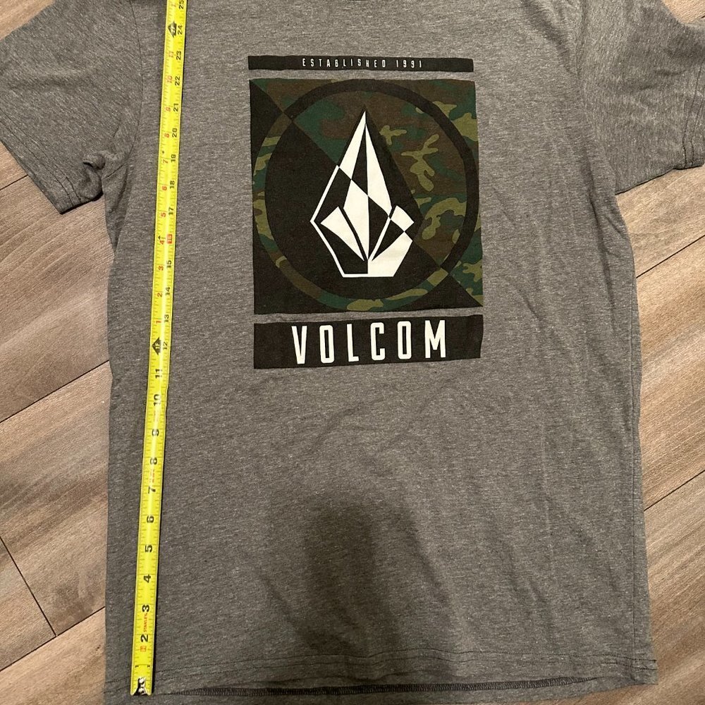 Volcom Men's Short Sleeve Tee Shir Size Large Gray Green Camo - Picture 7 of 9
